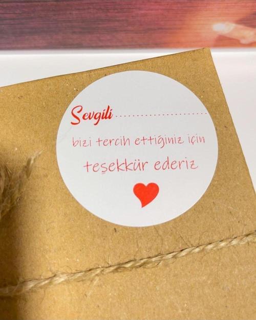 Sevgili Yazılı Noktalı Yuvarlak Yapışkanlı Etiket 5 x 5 cm 100 Adet