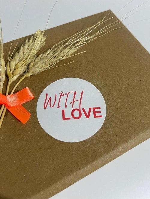 With Love Kırmızı Yazılı Beyaz Yuvarlak Yapışkanlı Etiket 5 x 5 cm 100 Adet