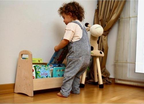 Montessori Pikler Kitaplık (Küçük Boy) - Çocuk Odası Için Ayaklı Kitaplık