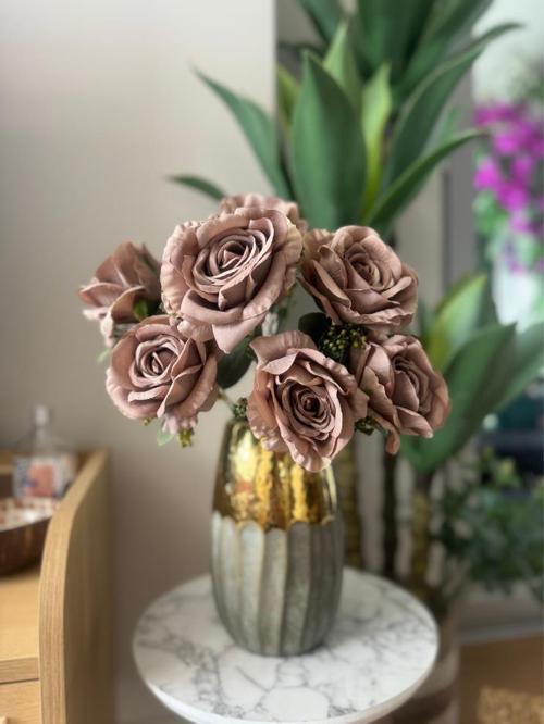 Yapay Çiçek 7li Gül Demeti 40*30 cm 1.Kalite Büyükboy KAHVERENGİ