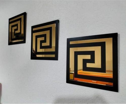 3 Lü Asimetrik Pleksi Gold Aynalı Duvar Dekoru