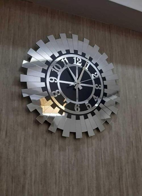 Gümüş Aynalı Şık Duvar Saati 40 Cm
