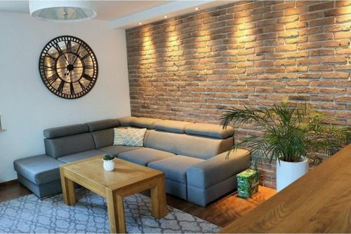 Rustik Tarz Dekoratif Şık Duvar Saati Gümüş - Siyah Işleme 40 - 50 - 60 Cm