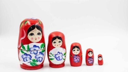 Sevgiliye Özel Günlere Hediye Dekoratif Süpriz Ahşap Iç Içe Geçen Matruşka 5 Li Kırmızı