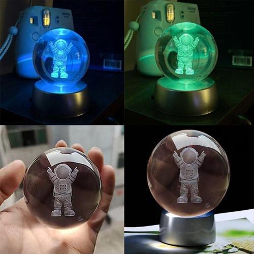 Renk Değiştiren Astronot Temalı Cam Küre Hediyelik Işıklı Renk Değiştiren Astronot Cam Küre