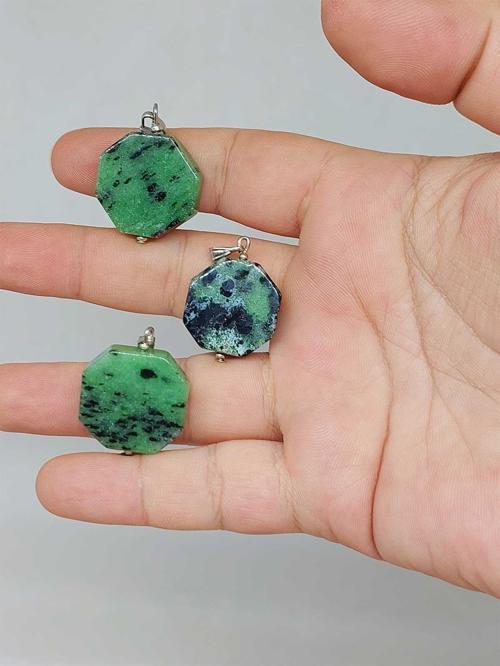 Anyolit (Rubizoit, Rubyzoisit) Taşı Sekizgen Kolye Ucu (51954)