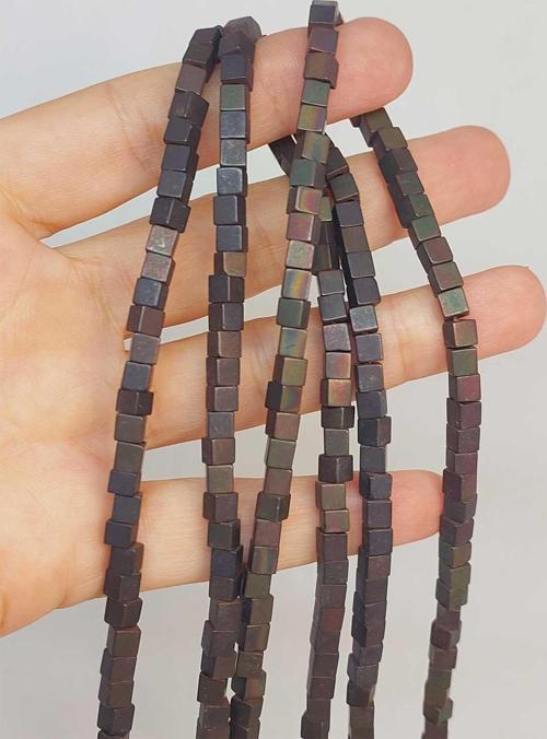 Bileklik Boy Hematit Taşı Küp Şekilli 4mm Yarım Dizi (49672) (18CM UZUNLUĞUNDADIR)