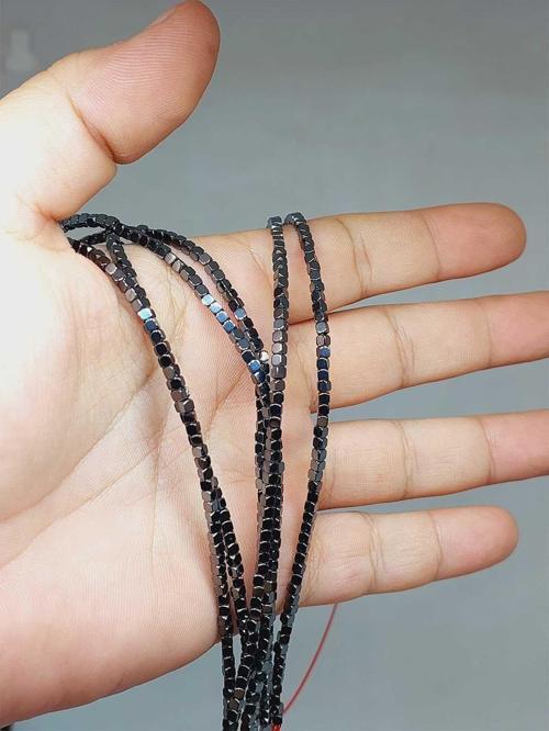 Hematit Taşı Küp Şekilli 2mm Dizi (52440)