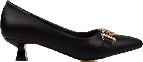 Siyah Fındık Topuk Kadın Klasik Ayakkabı