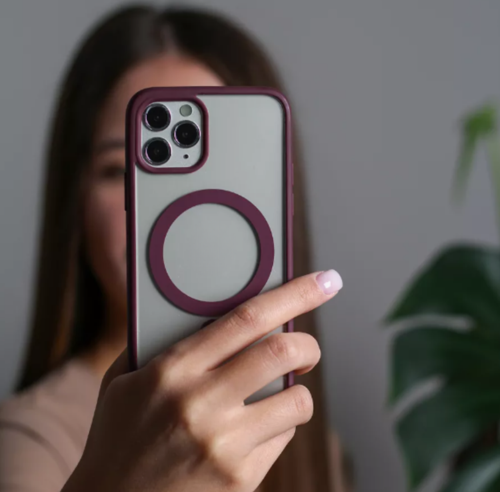İphone 13 Pro Renkli̇ Magsafe Özelli̇kli̇ Si̇li̇kon Kilif Bordo