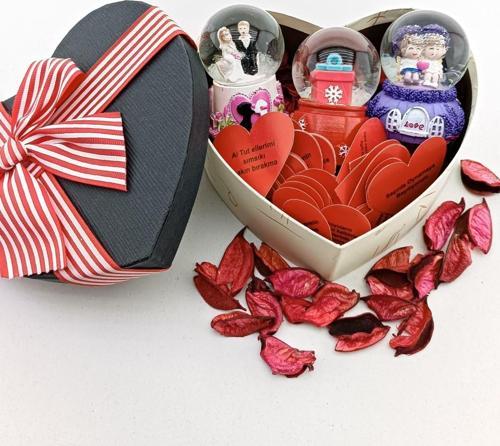 Sevgililer Gününe Özel Kalp Kutuda Kar Küreleri Hediye Seti