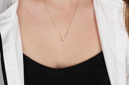 Gümüş 3 Boyutlu Minimalist Ö Harfi Kolye