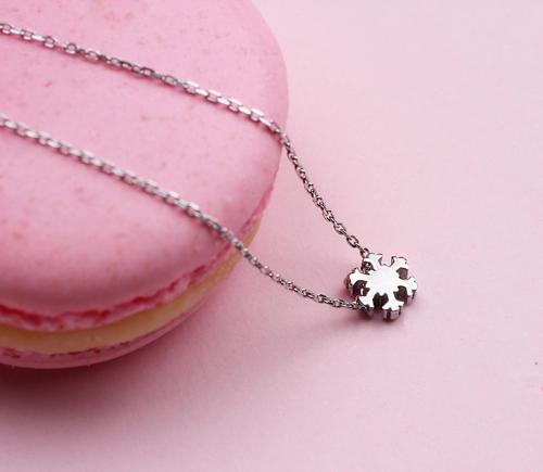 Gümüş Kar Tanesi Kolye