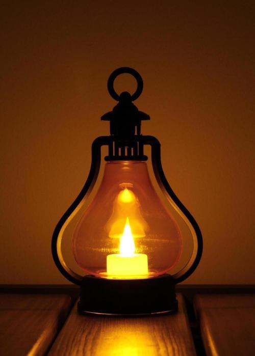 E-Kozmetik Led Mum Vintage Retro Gaz Lambası Tipi Pilli Dumansız Alevli Dekoratif Yapay Mum Işıldak El Lambası