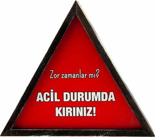 Acil Durumda Kırınız! Üçgen Tasarımlı Ahşap Kumbara