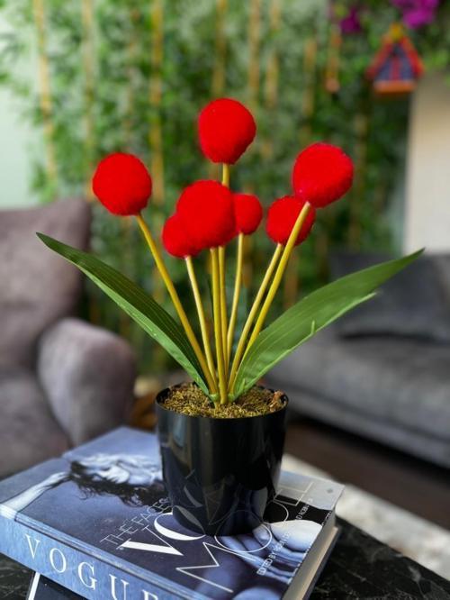 Yapay Çiçek Kırmızı Pompon Siyah Saksıda Dekoratif Yapay Çiçek 30*20 cm