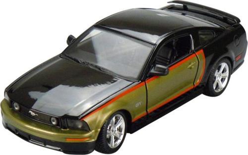 2006 Ford Mustang GT 1:24 Model Araba