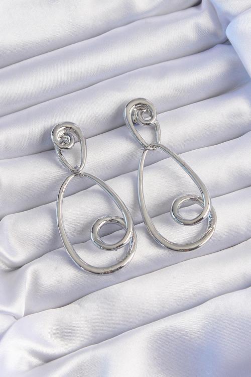 Pirinç Gümüş Renk Kıvrımlı Sallantılı Küpe - EBJ240820W26599