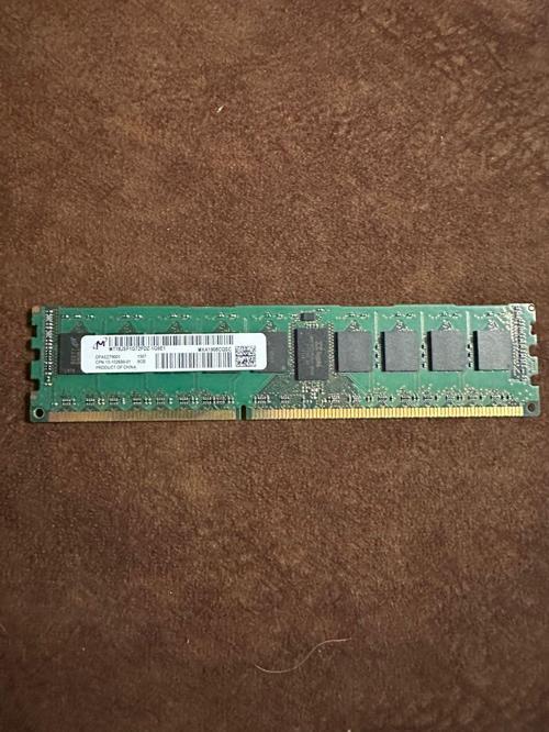 MT18JSF1G72PDZ-1G6E1 - Micron 8GB 1600MHz DDR3 PC3-12800 ECC CL11 240-Pin SERVER RAM BELLEK