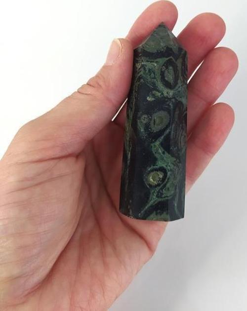 Doğal Değerli Yılan Taşı Piramit Kütle Dikit Nokta Şifa Taşı Çakra Ev Dekorasyon  Hediye