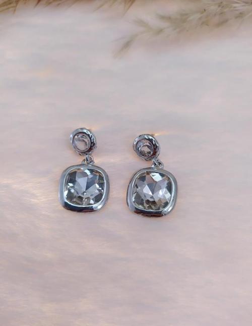 Hdmarketim Otantik Swarovski  Beyaz Taşlı Işıltılı Sallantılı Küpe Beyaz