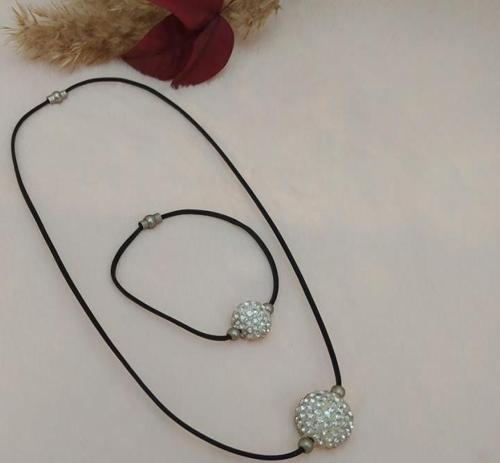 Hdmarketim Swarovski Taşlı Kaucuk Bileklikli Kolye
