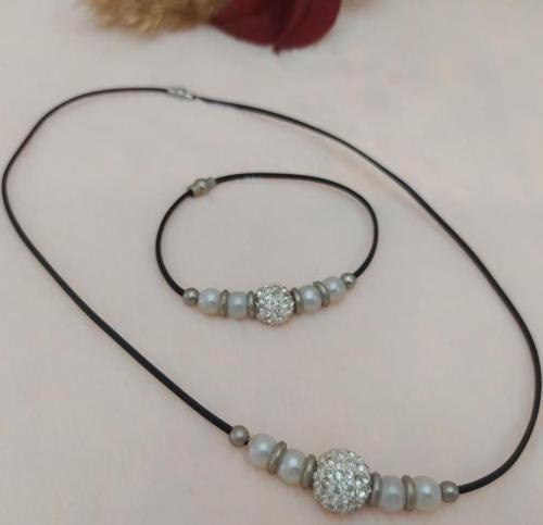 Hdmarketim Swarovski Taşlı Sıra İncili Kaucuk Bileklikli Kolye