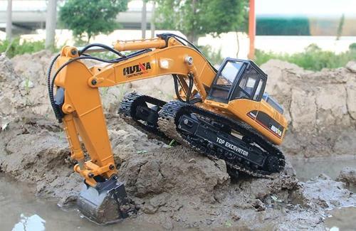 HUINA 1/14 23 Kanal FULL METAL ŞASE RC Model Paletli Kepçe Ekskavatör İş Makinası -11 KG AĞIRLIK Sesli ve Işıklı -1580