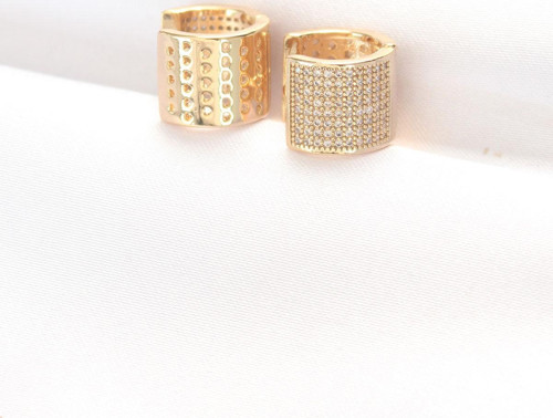 Pirinç Gold Renk Taşlı Minimal Küpe