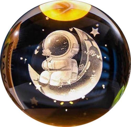 Dekoratif Ay Üstünde Astronot Tasarımlı Plastik Altlıklı Cam Küre
