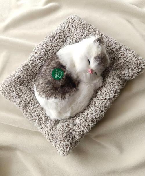 Peluş Kedi Minderde Uyuyan Ses Çıkaran Sevimli Kedi Sesli Uyku Arkadaşı Büyük Boy