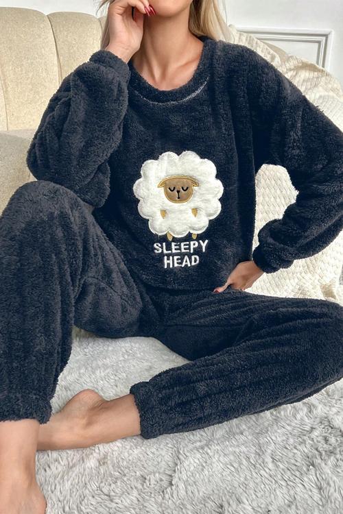 Desenli Tam Peluş Kışlık Yılbaşı Kadın Pijama Takımı