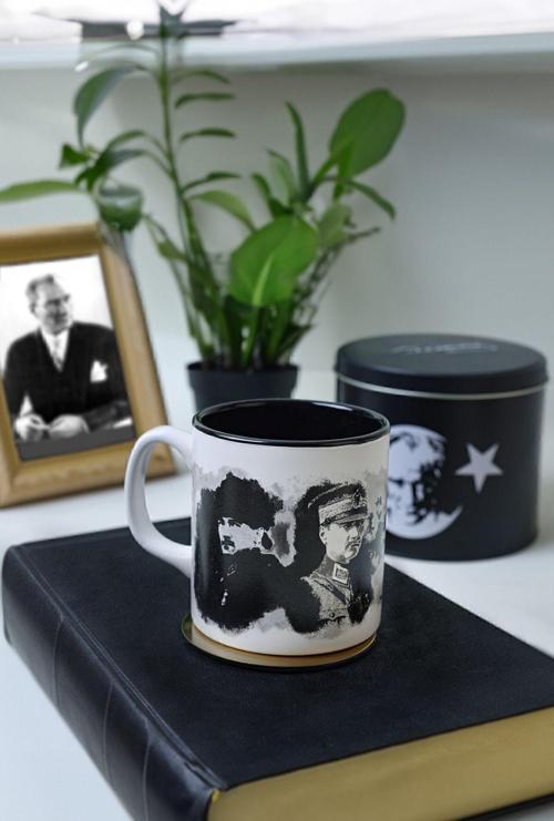 Cihanda Sulh Özel Teneke Kutulu Atatürk Kupa 10 Cm