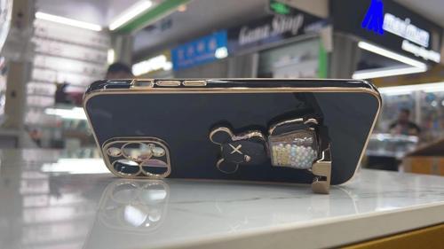 İphone 14 Glossy Yumuşak Ayıcıklı Boncuklu Stantlı Kapak