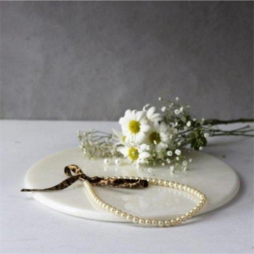 Mermer 28 Cm Beyaz Yuvarlak Sunum Tabağı