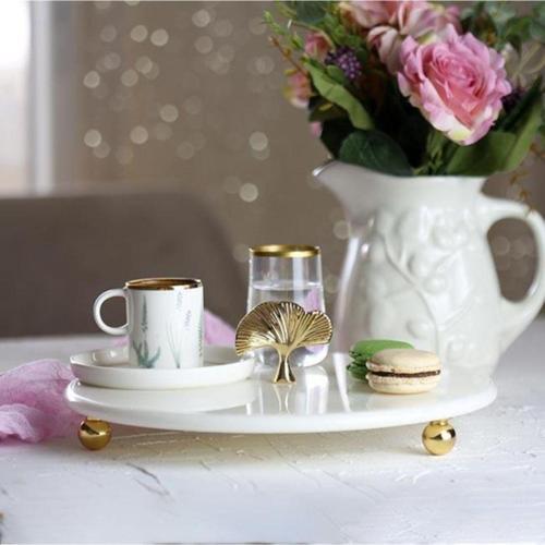 Mermer Beyaz 28 Cm Altın Boncuk Ayak Ginkgo Sunum Tabağı