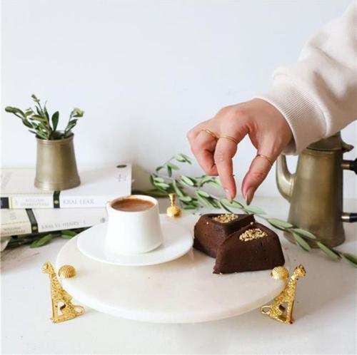 Mermer Beyaz 25 Cm Altın Çita Ayaklı Sunum Tabağı