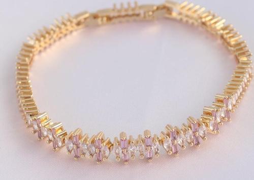Vip Seri Pirinç Pembe Zirkon Taşlı Gold Renk Baget Model Bileklik - TJ-BB6078
