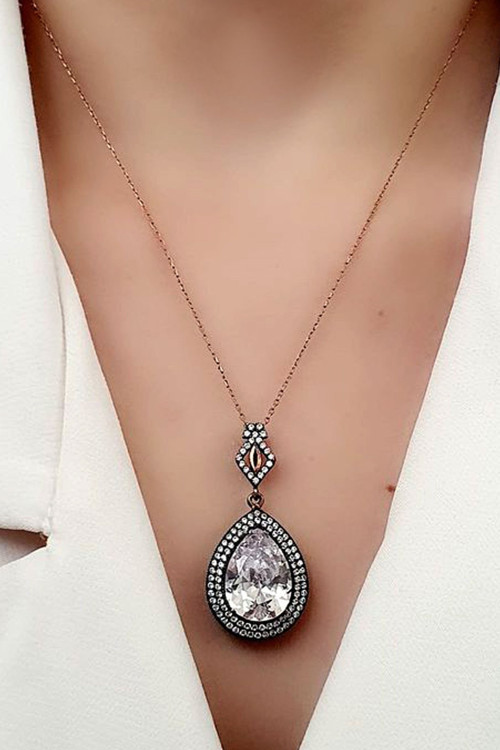 Elmas İsciliginde Zirkon Taşlı Gümüş Rose Damla Kolye