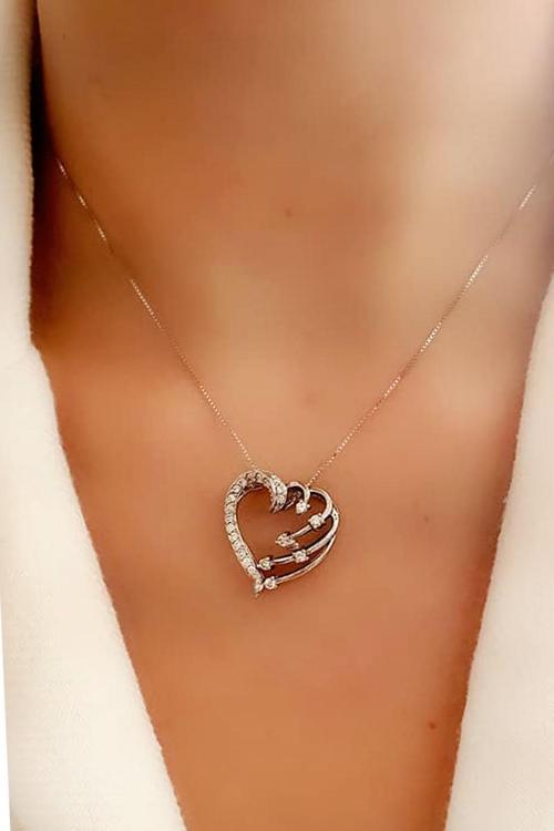 Pırlanta Işıltısında Zirkon Taşlı Tasarım Gümüş Kalp Kolye