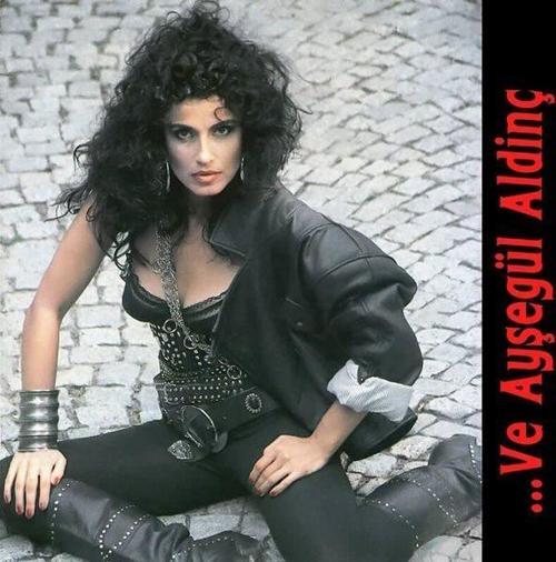 ...Ve Ayşegül Aldinç