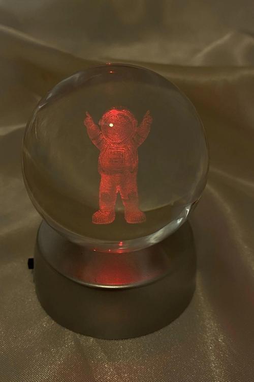 3D Led Işık Cam Küre Çok Işıklı Pilli Astronot 6 cm
