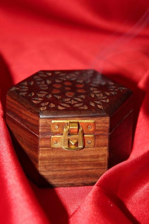 Ahşap Piramit Konik Tütsülük Altıgen