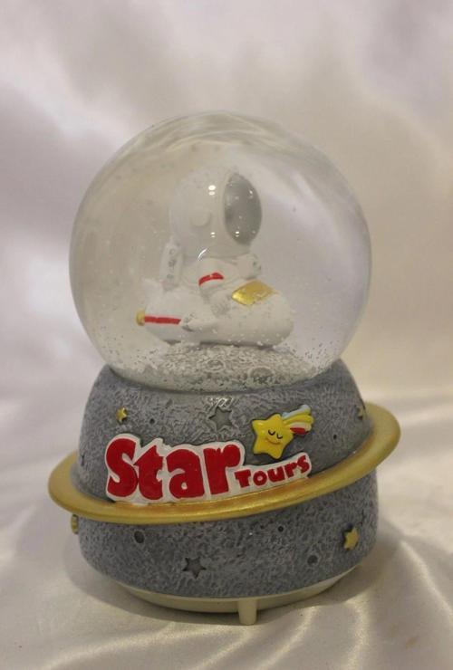 Yılbaşı kar küresi noel Astronot