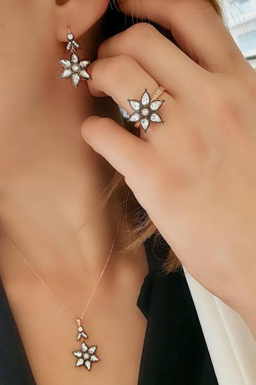 Elmas İşçiliği 925Ayar Gümüş Üzerine Rose Altın Kaplama Çiçek Takım