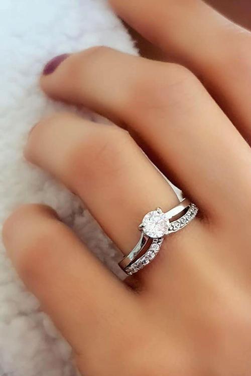 Pırlanta Işıltısında Zirkon Taşlı Gümüş Tek Taş Yüzük