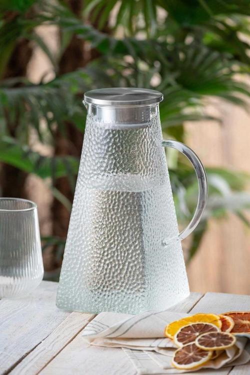 Metal Kapaklı Üçgen Cam Sürahi 1800 Ml SA6858