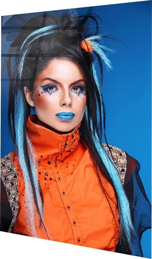 Rock Tarzı Saçıyla Punk Modeli Kadın Cam Tablo  