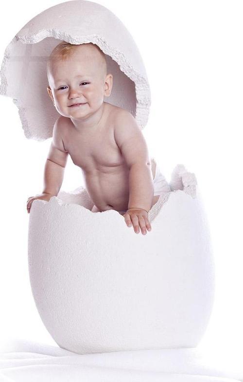 Yumurtadan Çıkan Bebek 2 Cam Tablo  