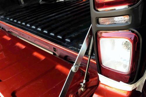 Isuzu D-Max Bagaj Kapağı Amortisörü 2 Parça 2020 ve Sonrası